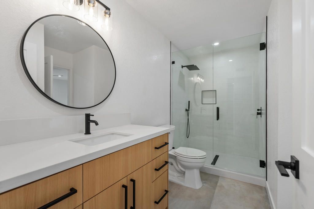 Image 16 of property listing at 211 Las Lomas, Palm Desert, CA 92260