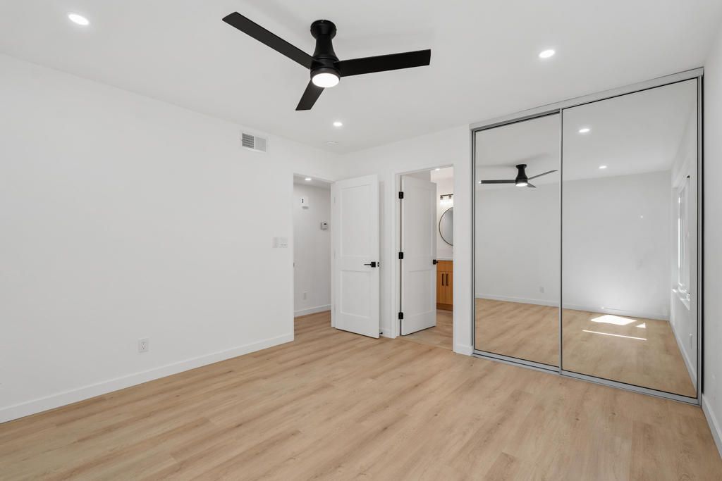 Image 17 of property listing at 211 Las Lomas, Palm Desert, CA 92260