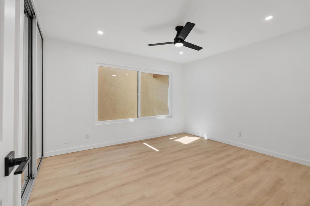 Image 18 of property listing at 211 Las Lomas, Palm Desert, CA 92260