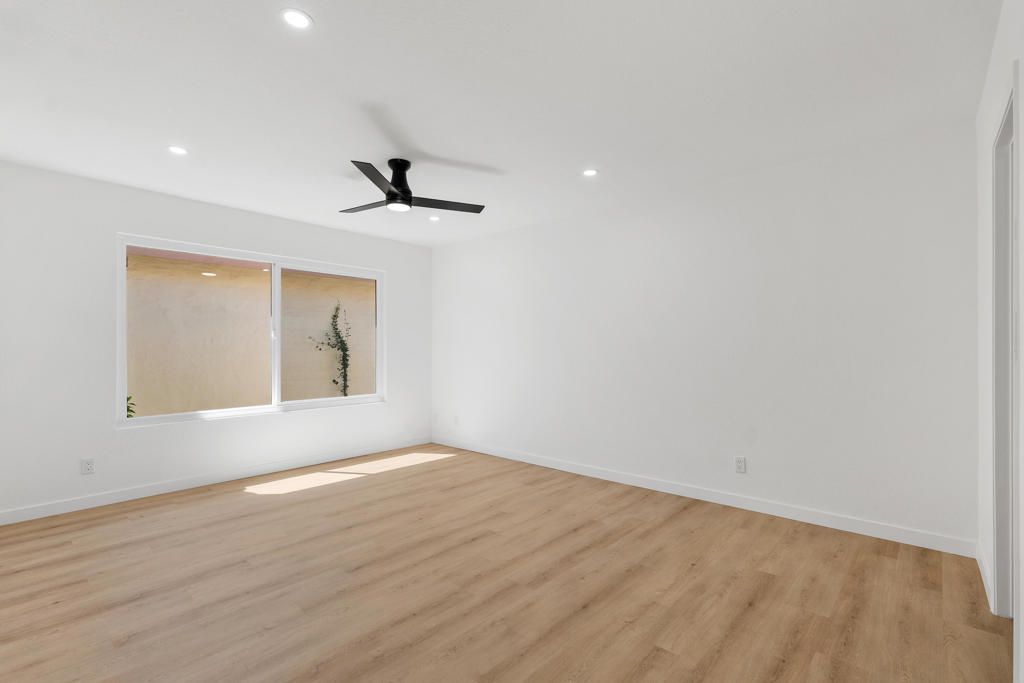 Image 19 of property listing at 211 Las Lomas, Palm Desert, CA 92260