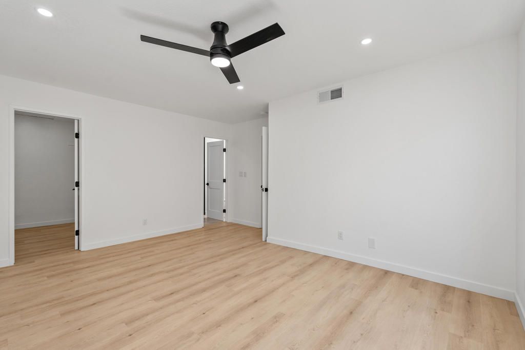 Image 20 of property listing at 211 Las Lomas, Palm Desert, CA 92260