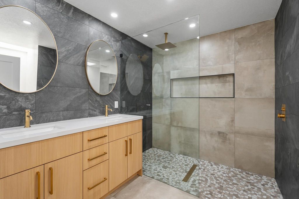 Image 21 of property listing at 211 Las Lomas, Palm Desert, CA 92260