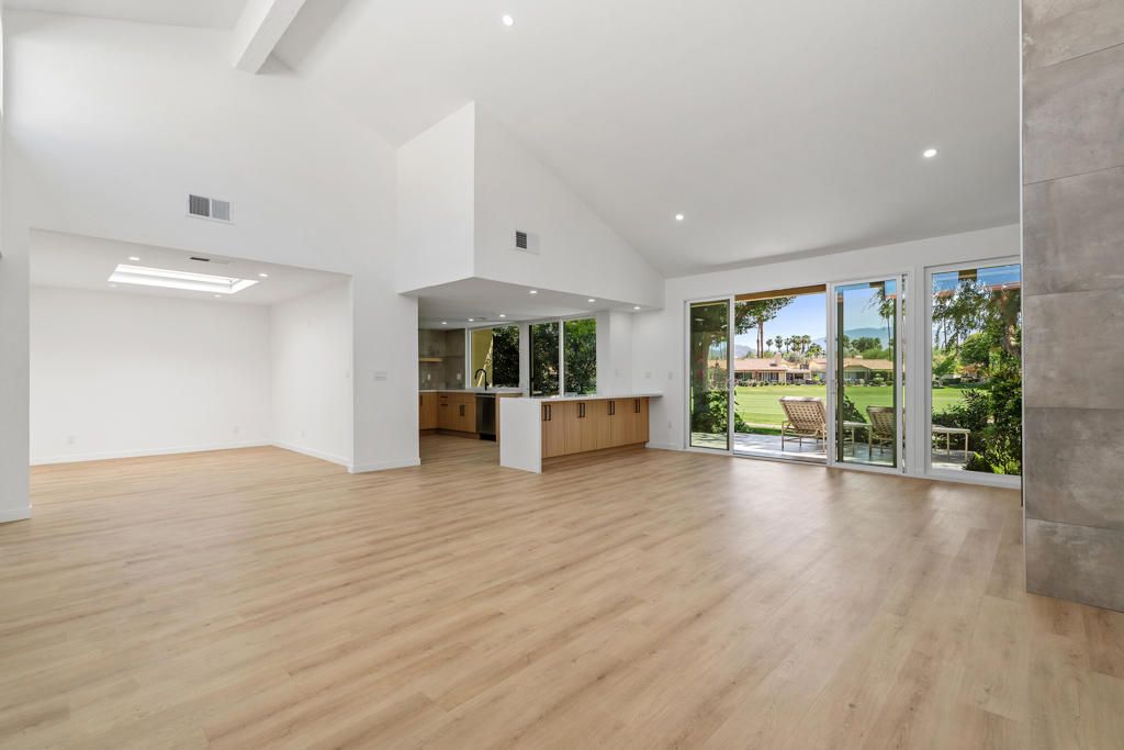 Image 5 of property listing at 211 Las Lomas, Palm Desert, CA 92260