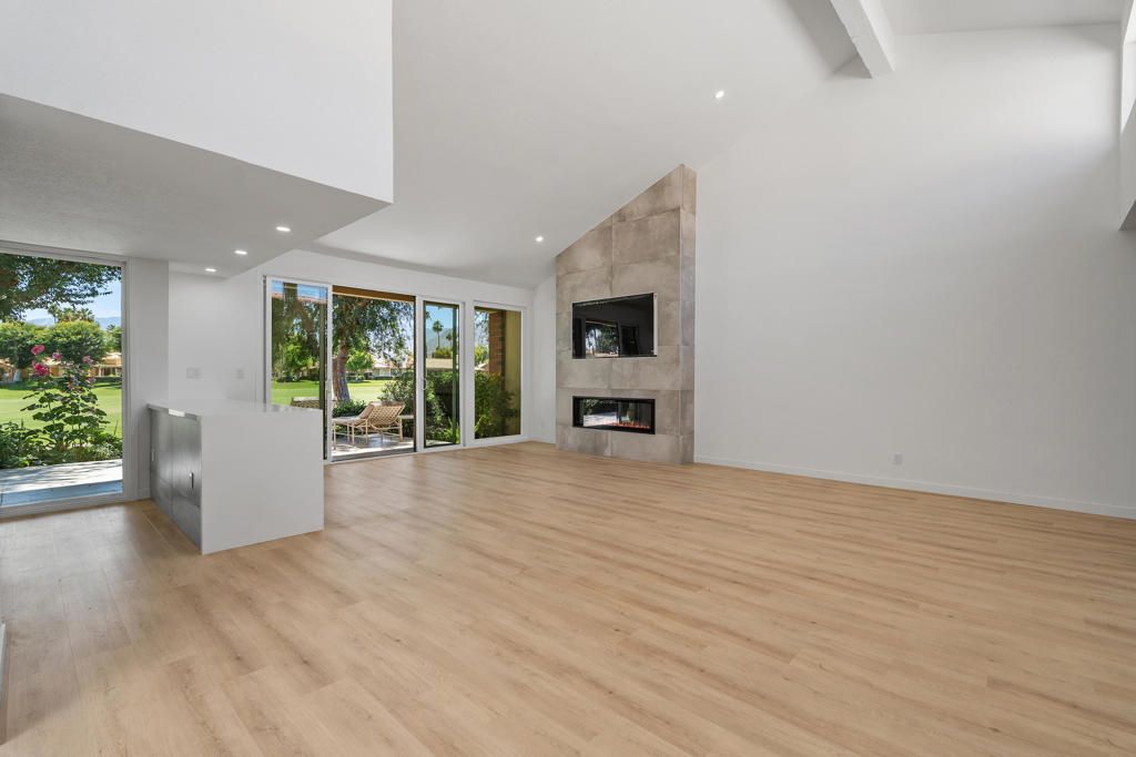 Image 6 of property listing at 211 Las Lomas, Palm Desert, CA 92260