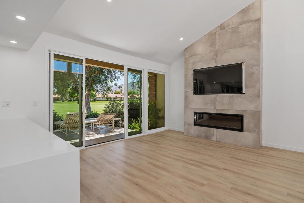 Image 7 of property listing at 211 Las Lomas, Palm Desert, CA 92260