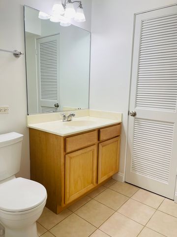 600 W Russell Street 210, Barrington, IL 60010