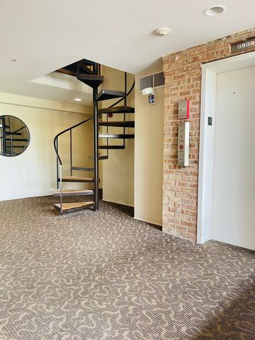600 W Russell Street 210, Barrington, IL 60010