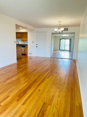 600 W Russell Street 210, Barrington, IL 60010