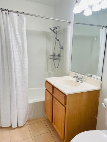 600 W Russell Street 210, Barrington, IL 60010