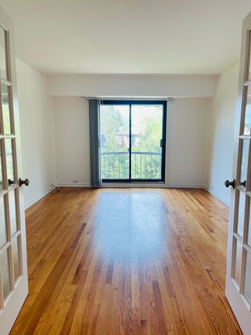 600 W Russell Street 210, Barrington, IL 60010