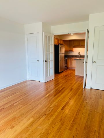 600 W Russell Street 210, Barrington, IL 60010
