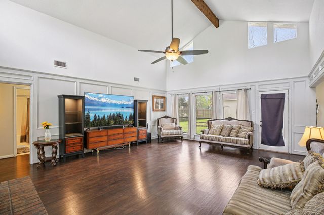 315 Arrowwood St, Lake Jackson, TX 77566