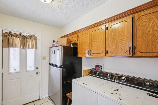 315 Arrowwood St, Lake Jackson, TX 77566