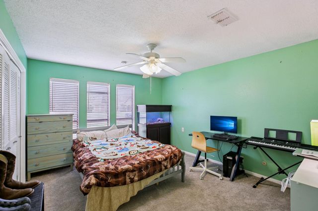 315 Arrowwood St, Lake Jackson, TX 77566