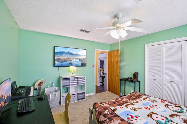 315 Arrowwood St, Lake Jackson, TX 77566