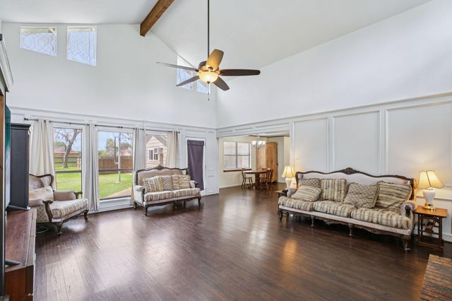 315 Arrowwood St, Lake Jackson, TX 77566