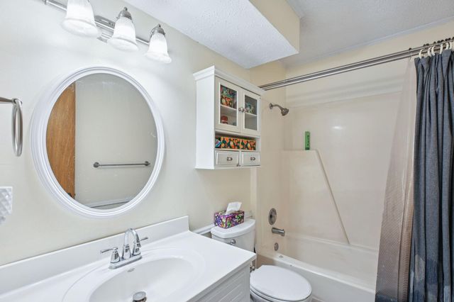 315 Arrowwood St, Lake Jackson, TX 77566