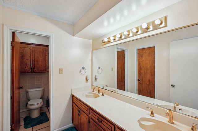 315 Arrowwood St, Lake Jackson, TX 77566