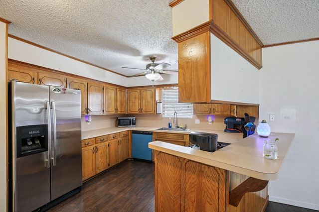 315 Arrowwood St, Lake Jackson, TX 77566