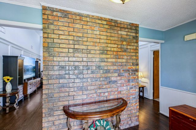 315 Arrowwood St, Lake Jackson, TX 77566