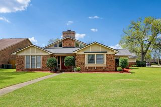 315 Arrowwood St, Lake Jackson, TX 77566