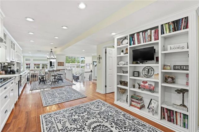 21911 Yellowstone Lane, Lake Forest, CA 92630