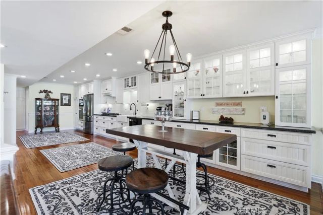 21911 Yellowstone Lane, Lake Forest, CA 92630