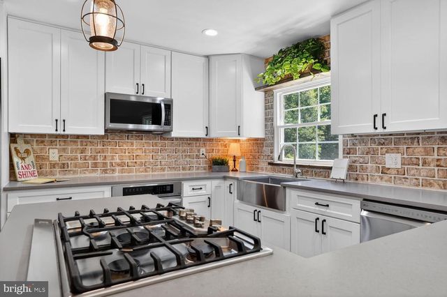 6020 WATERBURY CT, Springfield, VA 22152