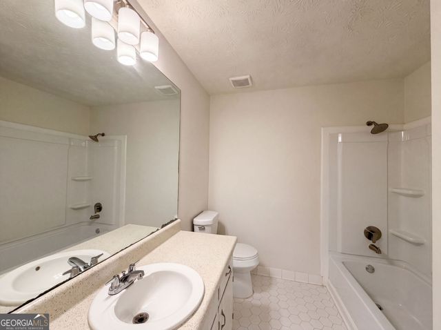 6486 Lynndale Lane, Morrow, GA 30260