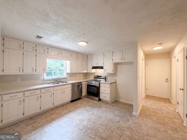 6486 Lynndale Lane, Morrow, GA 30260