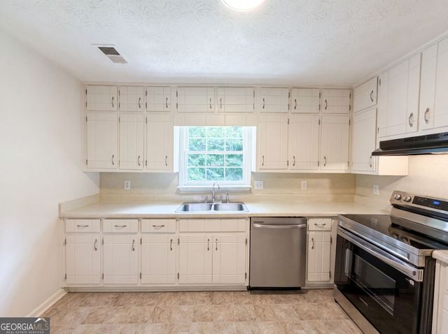 6486 Lynndale Lane, Morrow, GA 30260