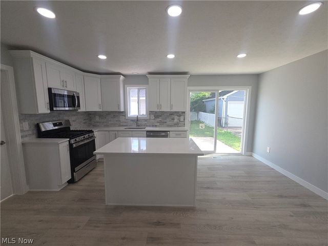 203 Paxton Road, Eastlake, OH 44095