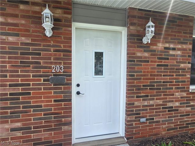 203 Paxton Road, Eastlake, OH 44095