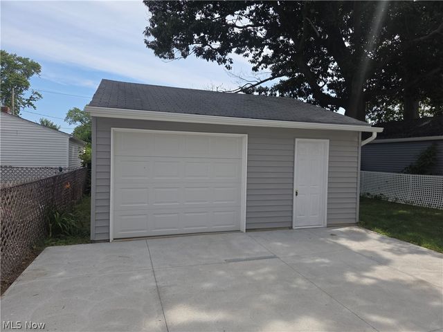 203 Paxton Road, Eastlake, OH 44095