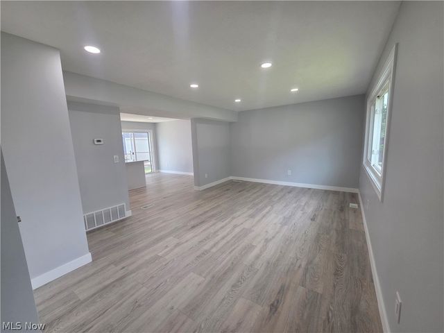 203 Paxton Road, Eastlake, OH 44095