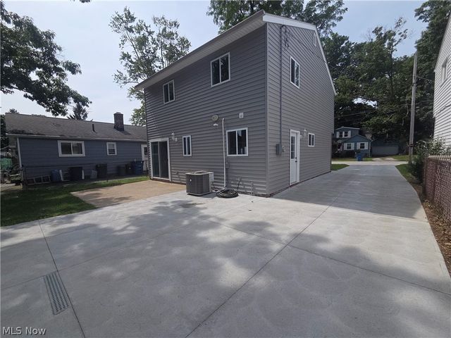203 Paxton Road, Eastlake, OH 44095