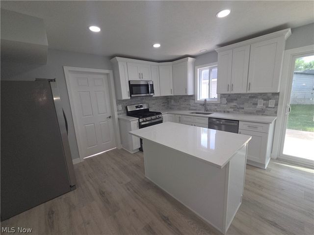 203 Paxton Road, Eastlake, OH 44095