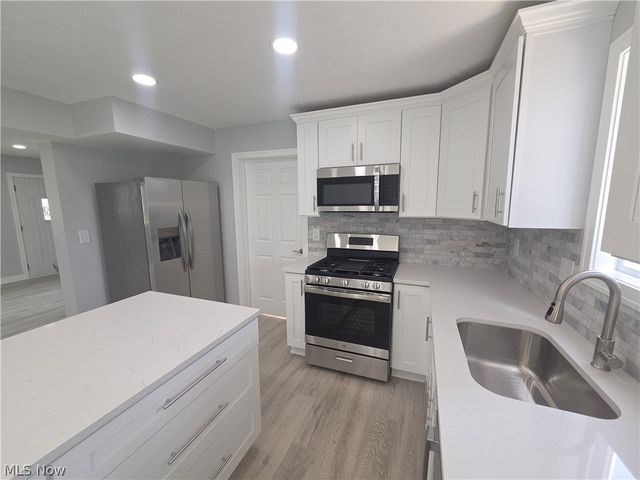 203 Paxton Road, Eastlake, OH 44095