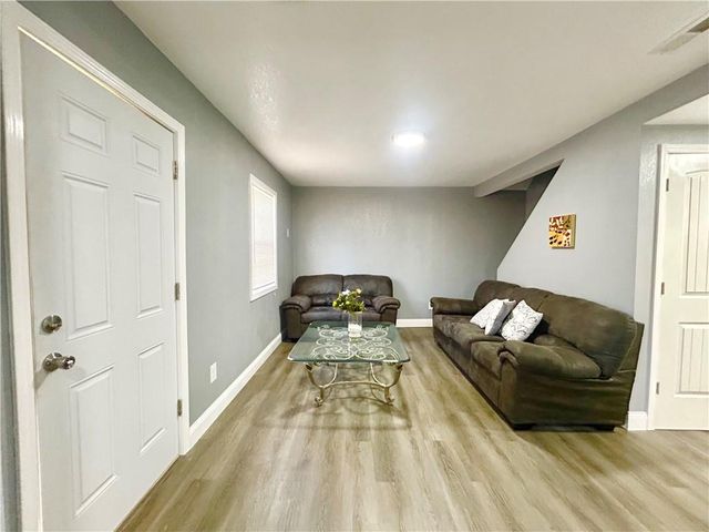 3400 Cypress Street, Kansas City, MO 64128