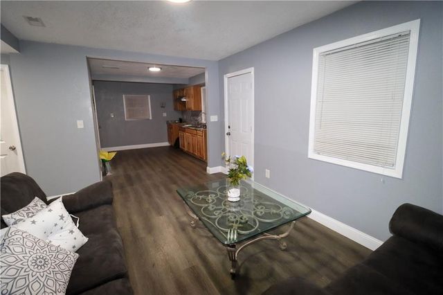 3400 Cypress Street, Kansas City, MO 64128