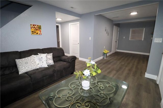 3400 Cypress Street, Kansas City, MO 64128