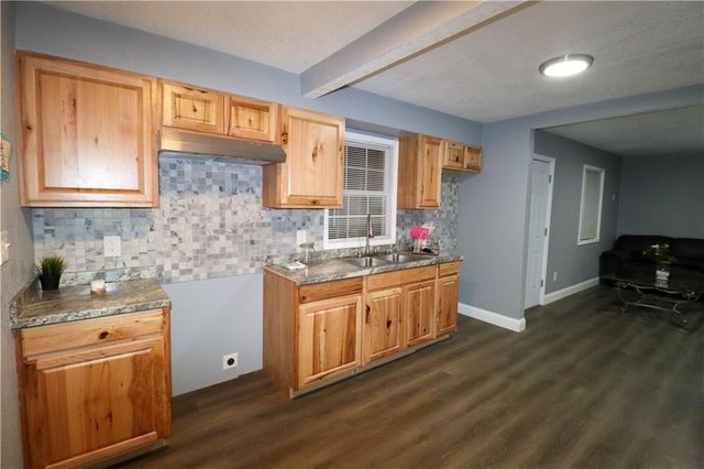 3400 Cypress Street, Kansas City, MO 64128