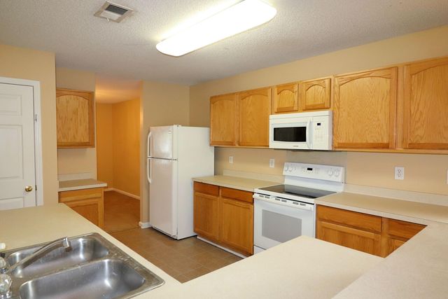 538 Holiday Drive, Summerville, SC 29483