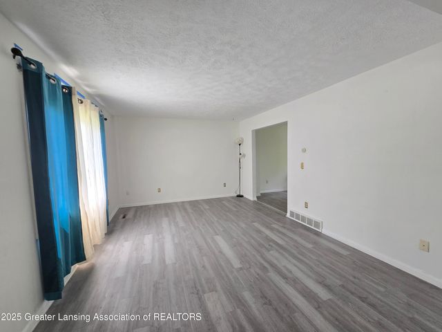 3116 Colchester Road, Lansing, MI 48906