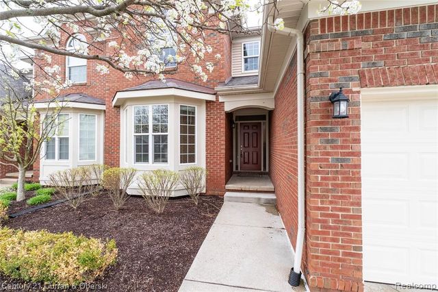 24838 Valleywood Drive, South Lyon, MI 48178