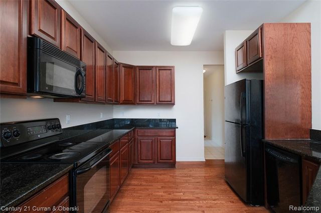 24838 Valleywood Drive, South Lyon, MI 48178