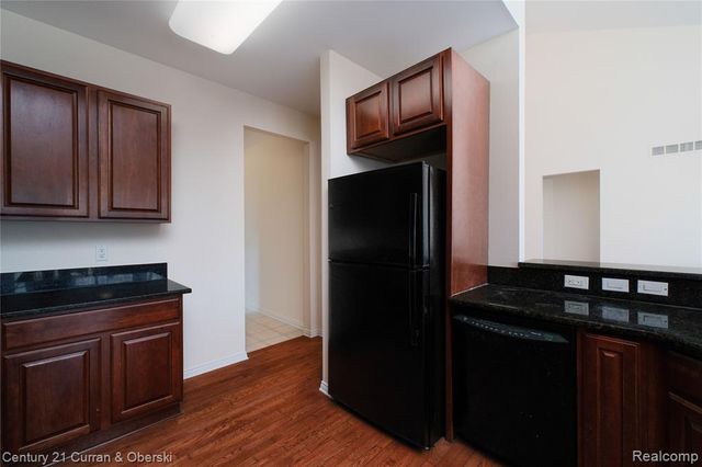24838 Valleywood Drive, South Lyon, MI 48178