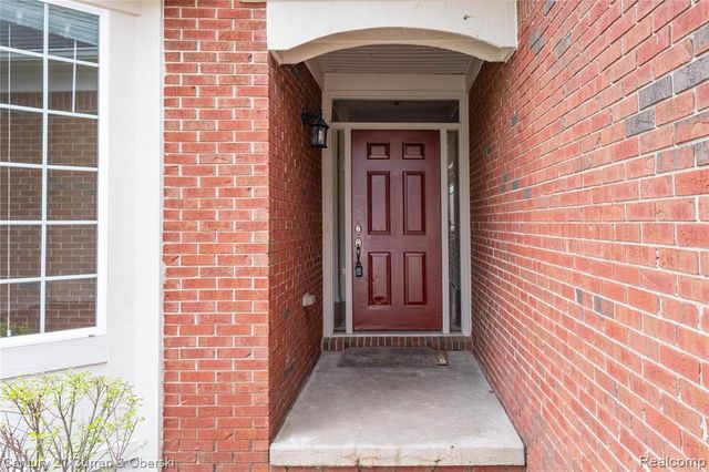 24838 Valleywood Drive, South Lyon, MI 48178