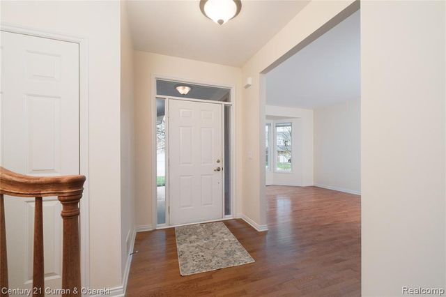 24838 Valleywood Drive, South Lyon, MI 48178
