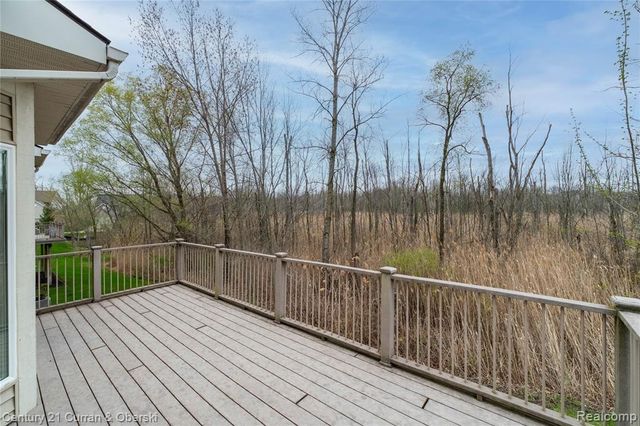 24838 Valleywood Drive, South Lyon, MI 48178